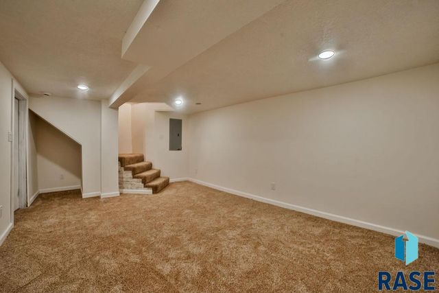 915 N Mable Ave Avenue, Sioux Falls, SD 57103