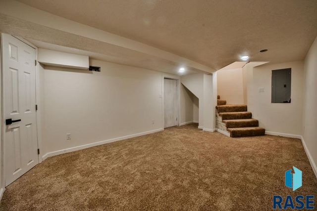 915 N Mable Ave Avenue, Sioux Falls, SD 57103