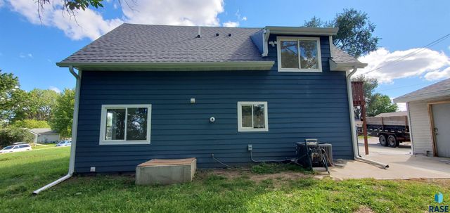 915 N Mable Ave Avenue, Sioux Falls, SD 57103