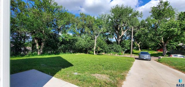 915 N Mable Ave Avenue, Sioux Falls, SD 57103