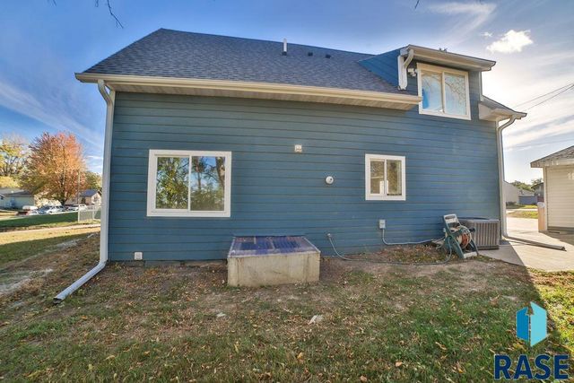915 N Mable Ave Avenue, Sioux Falls, SD 57103