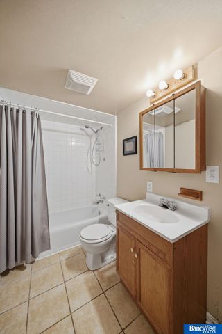 5410 Wilkins Circle, Lincoln, NE 68524