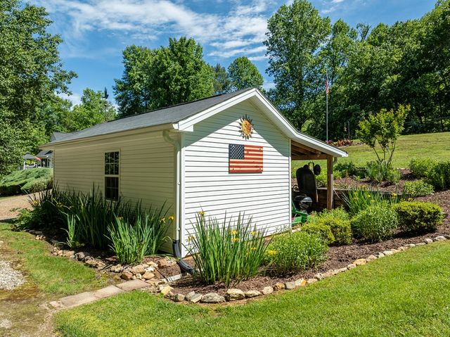 724 Fish Cove Road, Blairsville, GA 30512