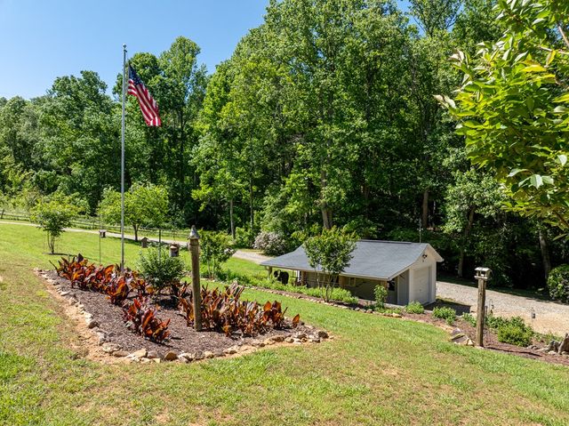 724 Fish Cove Road, Blairsville, GA 30512