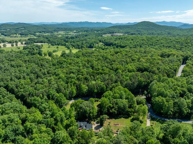 724 Fish Cove Road, Blairsville, GA 30512