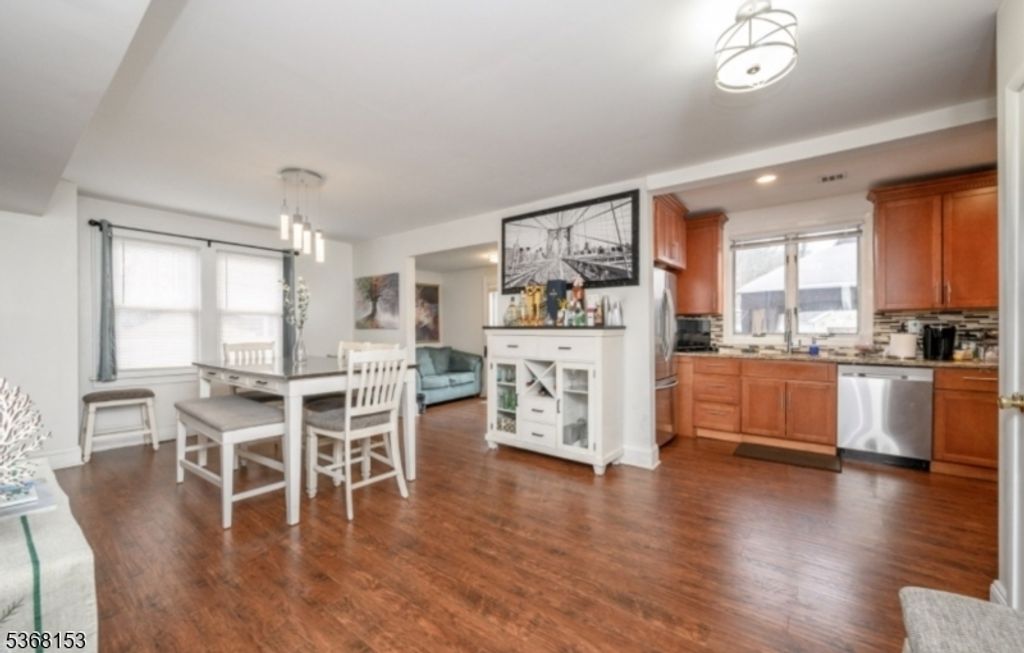 372 W Hazelwood Ave, Rahway City, NJ 07065