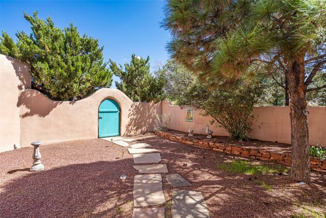 13 Palacio Road, Santa Fe, NM 87508
