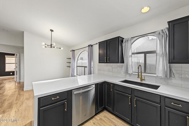 533 E KYLE Court, Gilbert, AZ 85296
