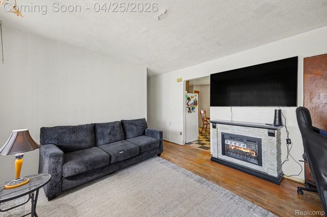 634 Kenilworth Avenue, Pontiac, MI 48340