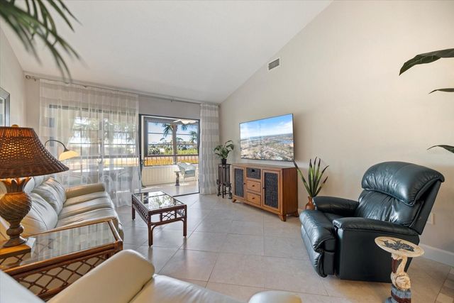 668 BIRD BAY CIRCLE 17, Venice, FL 34285