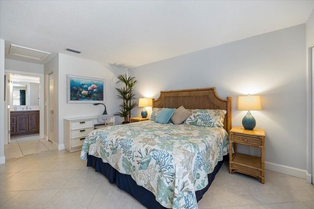 668 BIRD BAY CIRCLE 17, Venice, FL 34285