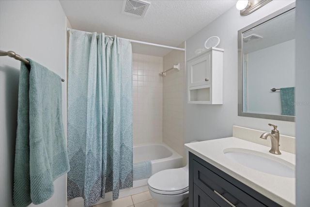 668 BIRD BAY CIRCLE 17, Venice, FL 34285