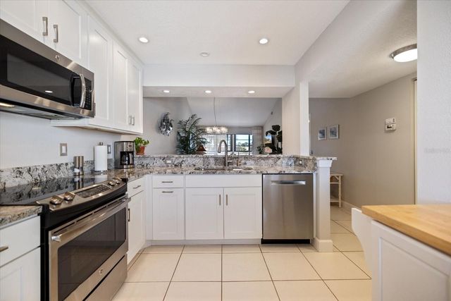 668 BIRD BAY CIRCLE 17, Venice, FL 34285