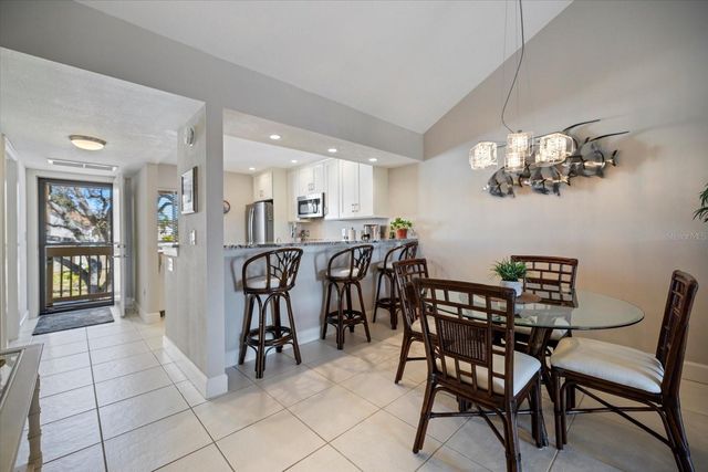 668 BIRD BAY CIRCLE 17, Venice, FL 34285