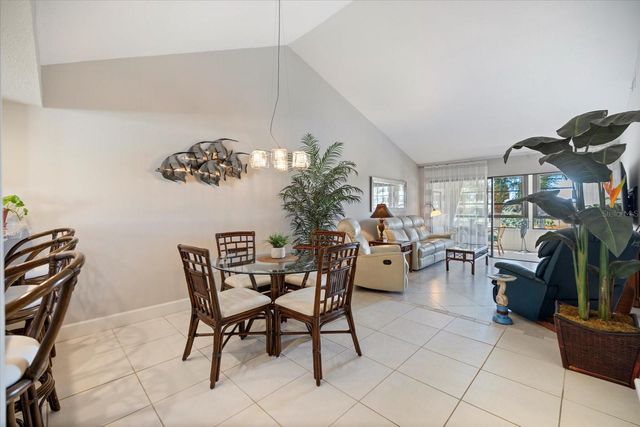 668 BIRD BAY CIRCLE 17, Venice, FL 34285