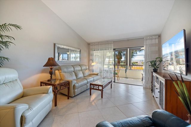 668 BIRD BAY CIRCLE 17, Venice, FL 34285