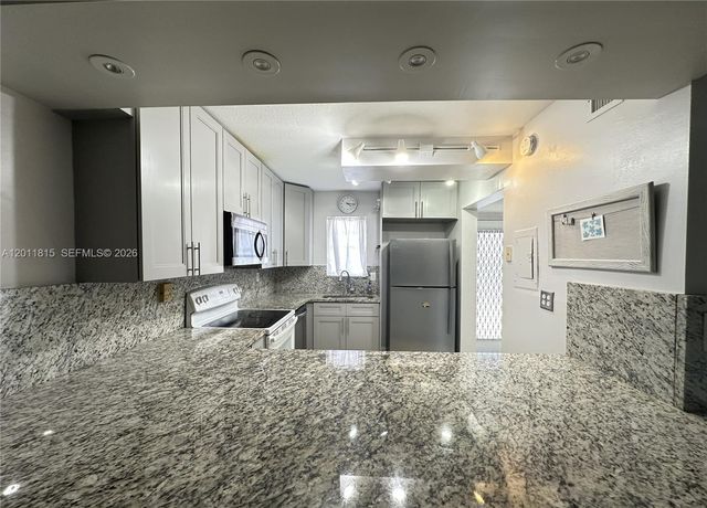9370 SW 8th St 107, Boca Raton, FL 33428