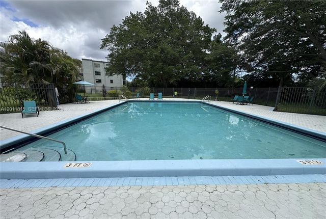 9370 SW 8th St 107, Boca Raton, FL 33428