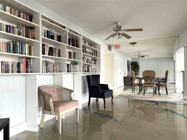9370 SW 8th St 107, Boca Raton, FL 33428