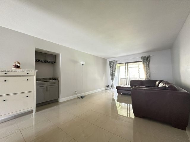 9370 SW 8th St 107, Boca Raton, FL 33428