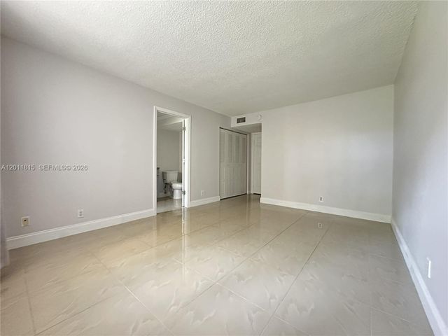 9370 SW 8th St 107, Boca Raton, FL 33428