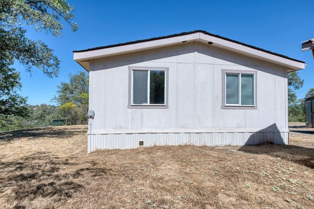 33298 Wahoo Ln, Auberry, CA 93602