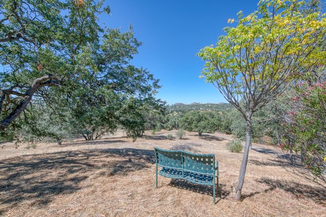 33298 Wahoo Ln, Auberry, CA 93602