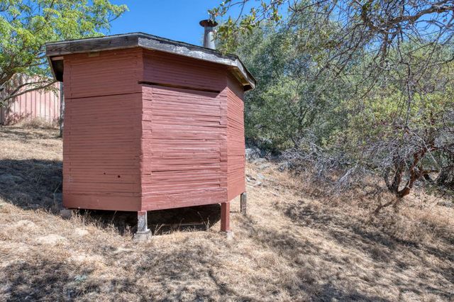33298 Wahoo Ln, Auberry, CA 93602