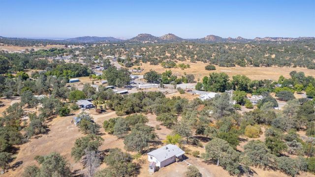 33298 Wahoo Ln, Auberry, CA 93602