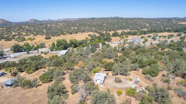 33298 Wahoo Ln, Auberry, CA 93602