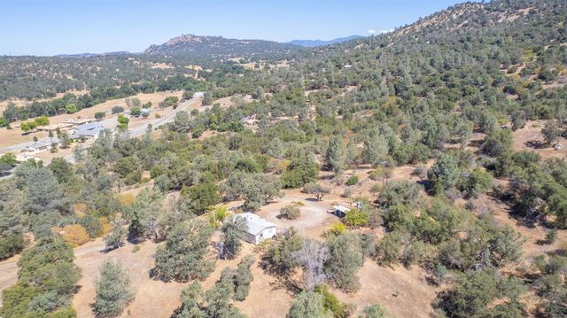 33298 Wahoo Ln, Auberry, CA 93602