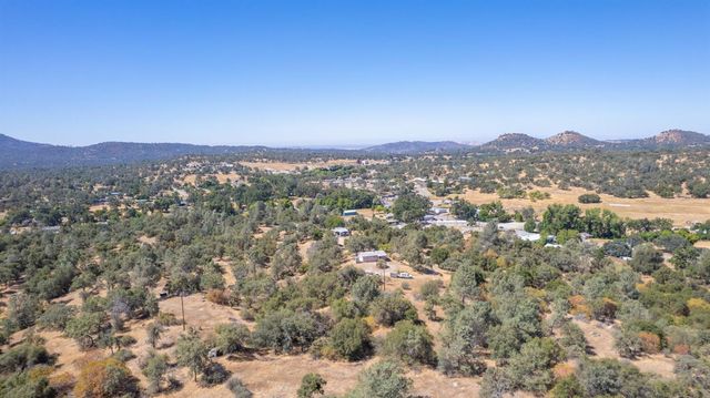 33298 Wahoo Ln, Auberry, CA 93602