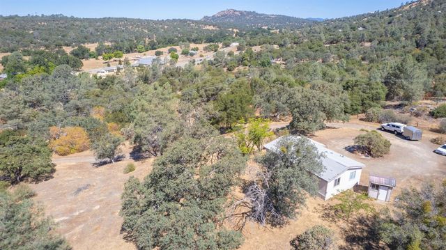 33298 Wahoo Ln, Auberry, CA 93602