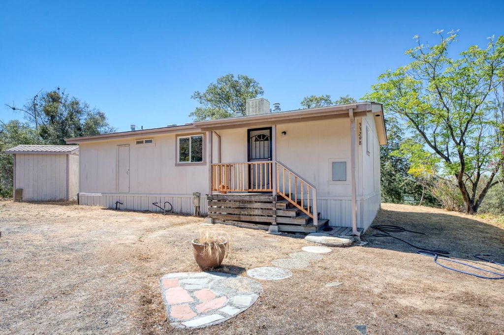 33298 Wahoo Ln, Auberry, CA 93602