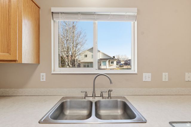 1932 N 810 W, Clinton, UT 84015