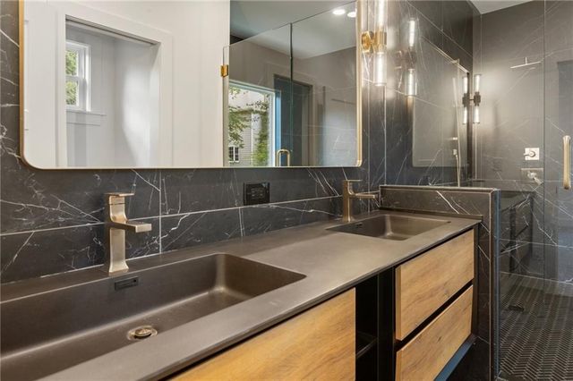 3711 Mountain Cove Road, Snellville, GA 30039