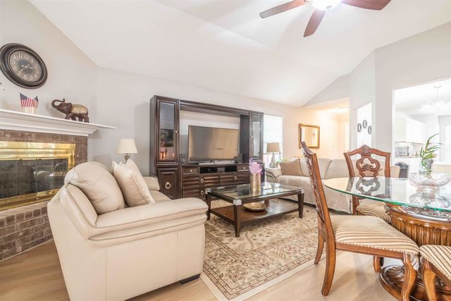 8143 TIMBER KNOLL LN, Memphis, TN 38018