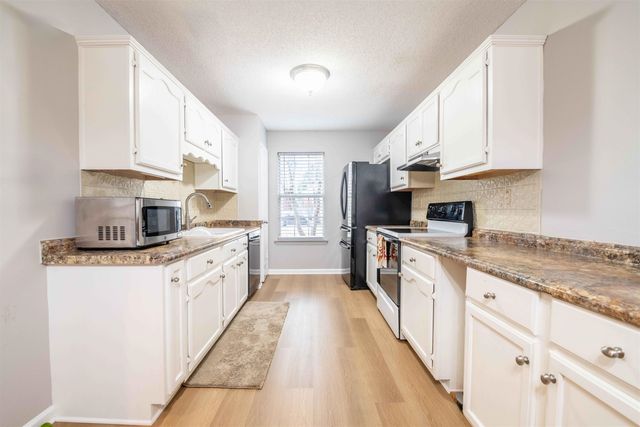 8143 TIMBER KNOLL LN, Memphis, TN 38018