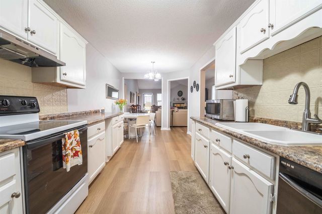 8143 TIMBER KNOLL LN, Memphis, TN 38018