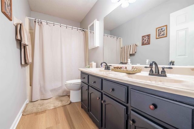 8143 TIMBER KNOLL LN, Memphis, TN 38018