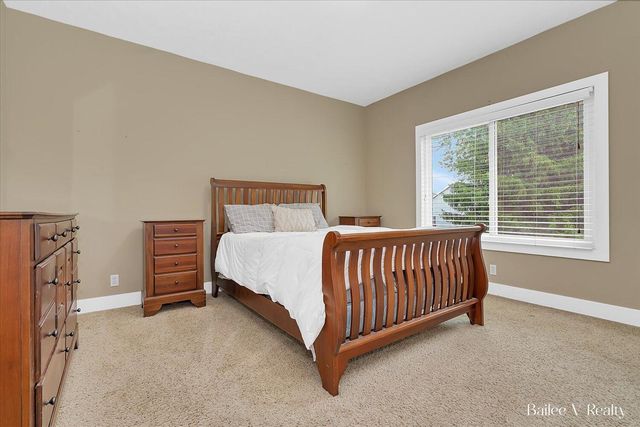 5500 Mills Ridge Drive, Wyoming, MI 49418