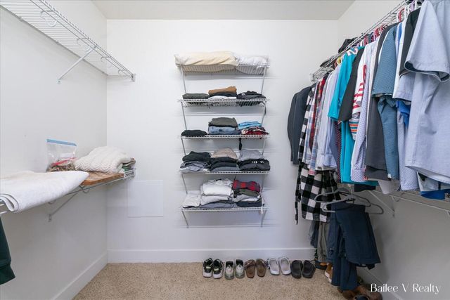 5500 Mills Ridge Drive, Wyoming, MI 49418