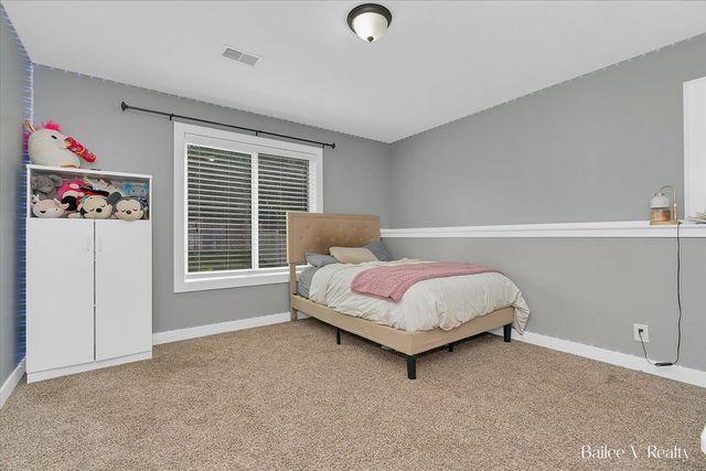 5500 Mills Ridge Drive, Wyoming, MI 49418