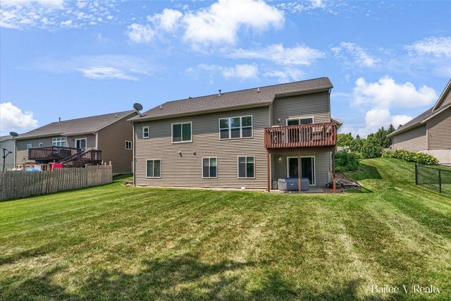 5500 Mills Ridge Drive, Wyoming, MI 49418