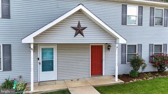 15 STOLTZFUS LN, Leola, PA 17540