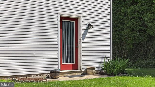 15 STOLTZFUS LN, Leola, PA 17540
