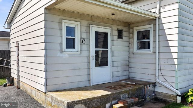 15 STOLTZFUS LN, Leola, PA 17540