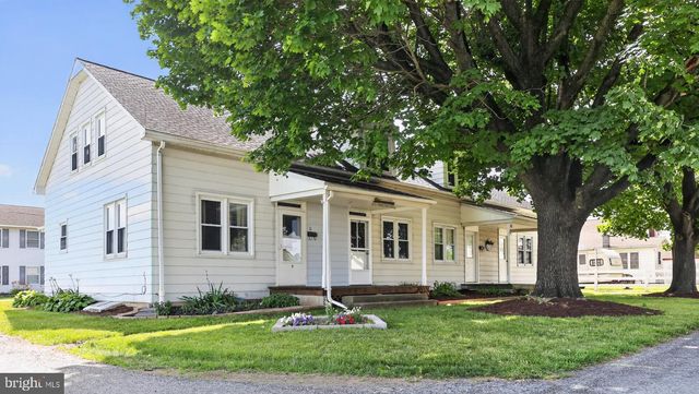 15 STOLTZFUS LN, Leola, PA 17540
