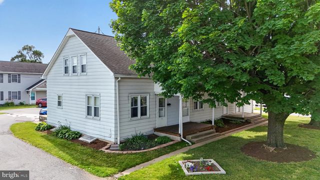 15 STOLTZFUS LN, Leola, PA 17540