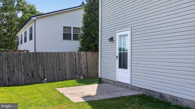 15 STOLTZFUS LN, Leola, PA 17540